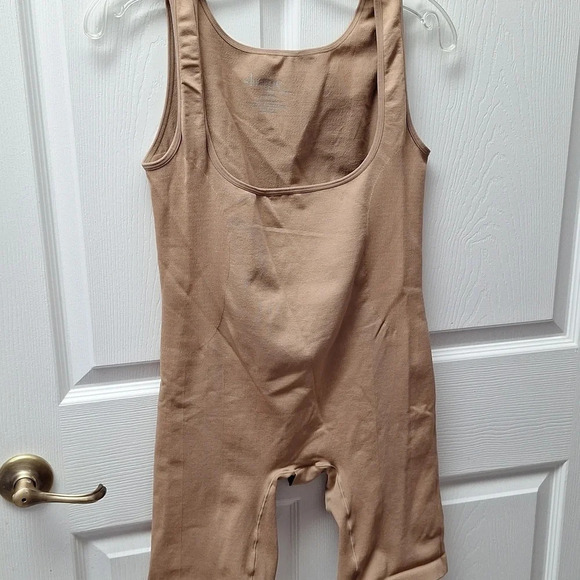 Q women's Cacique solid beige stretch plus size body shaper 18/20 - Picture 1 of 3